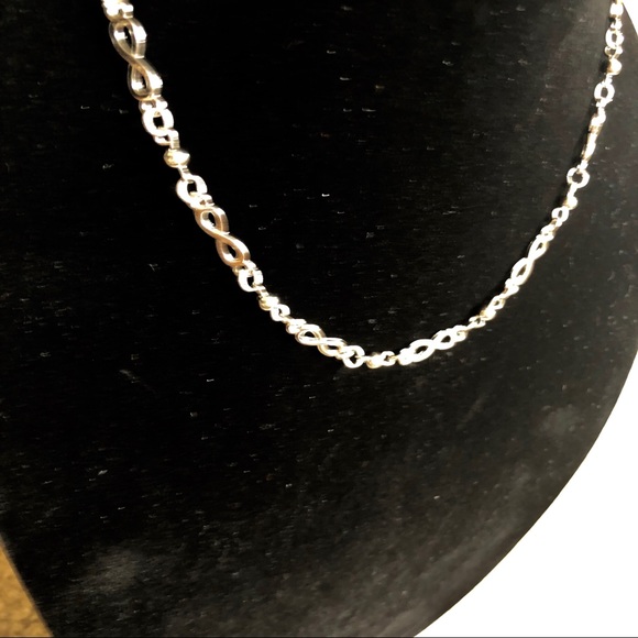 πΆInfinity silver tone necklace w/earrings - Picture 2 of 4